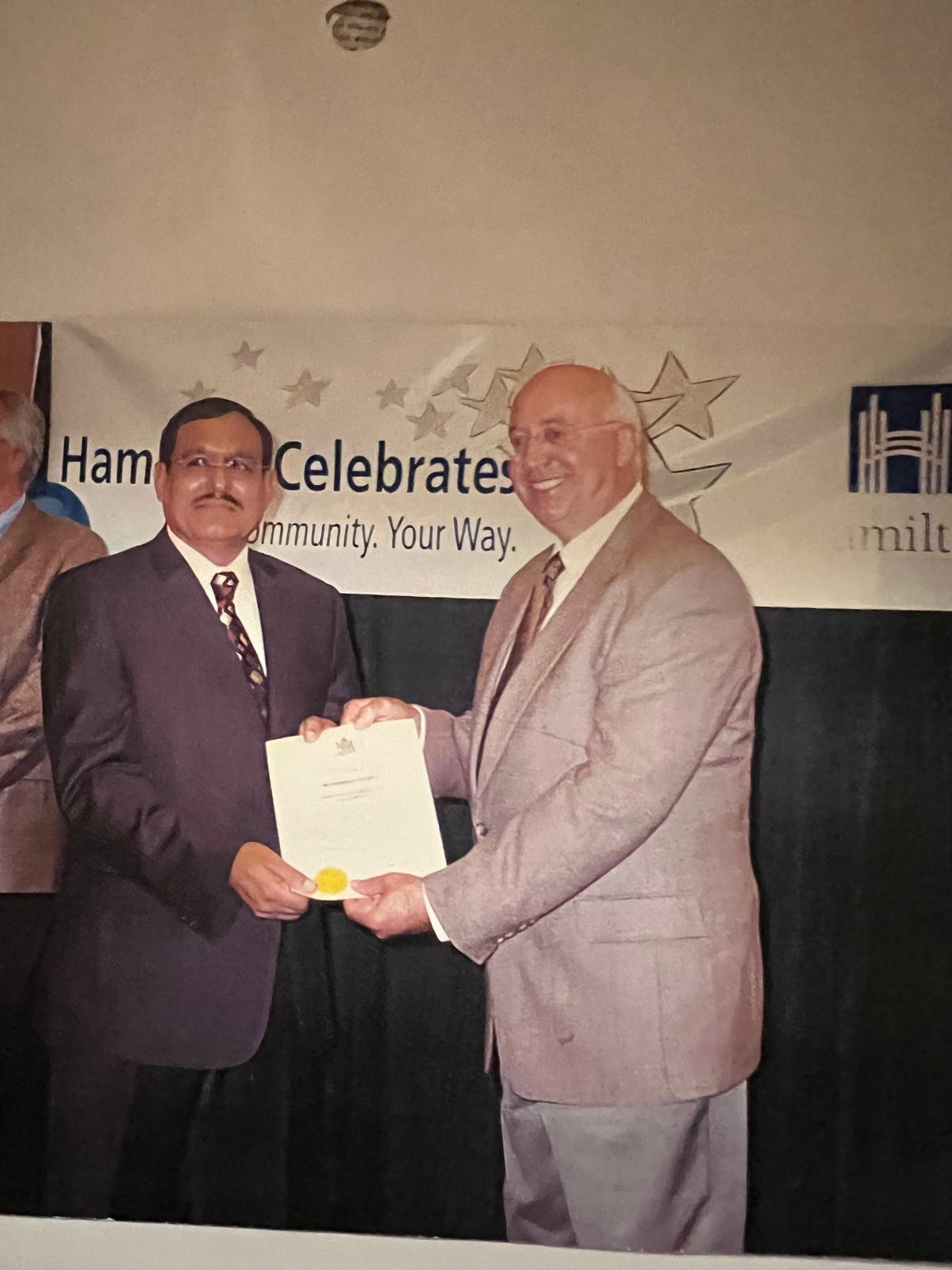 Lt Col Muhammad Idrees receiving Hamilton VIP Award